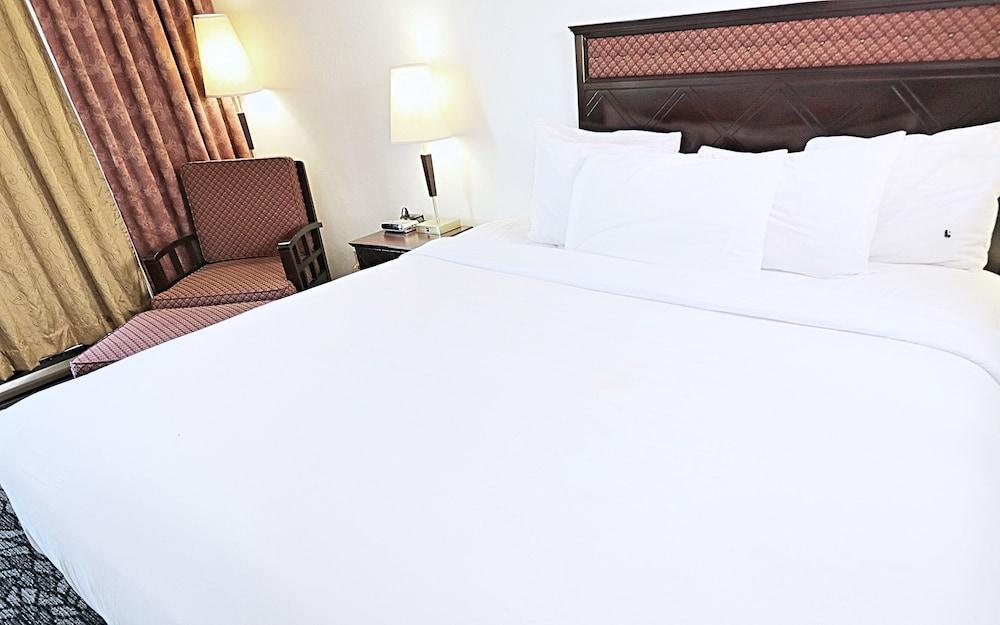 Lelux Hotel Montreal Exterior photo