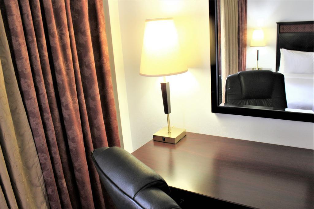 Lelux Hotel Montreal Exterior photo