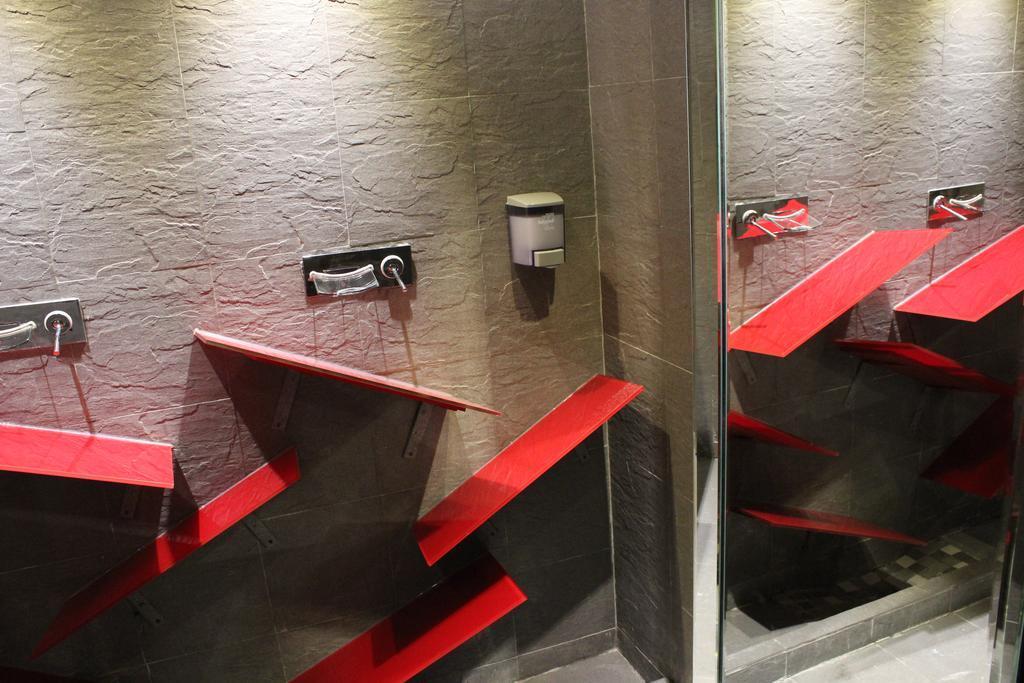 Lelux Hotel Montreal Exterior photo