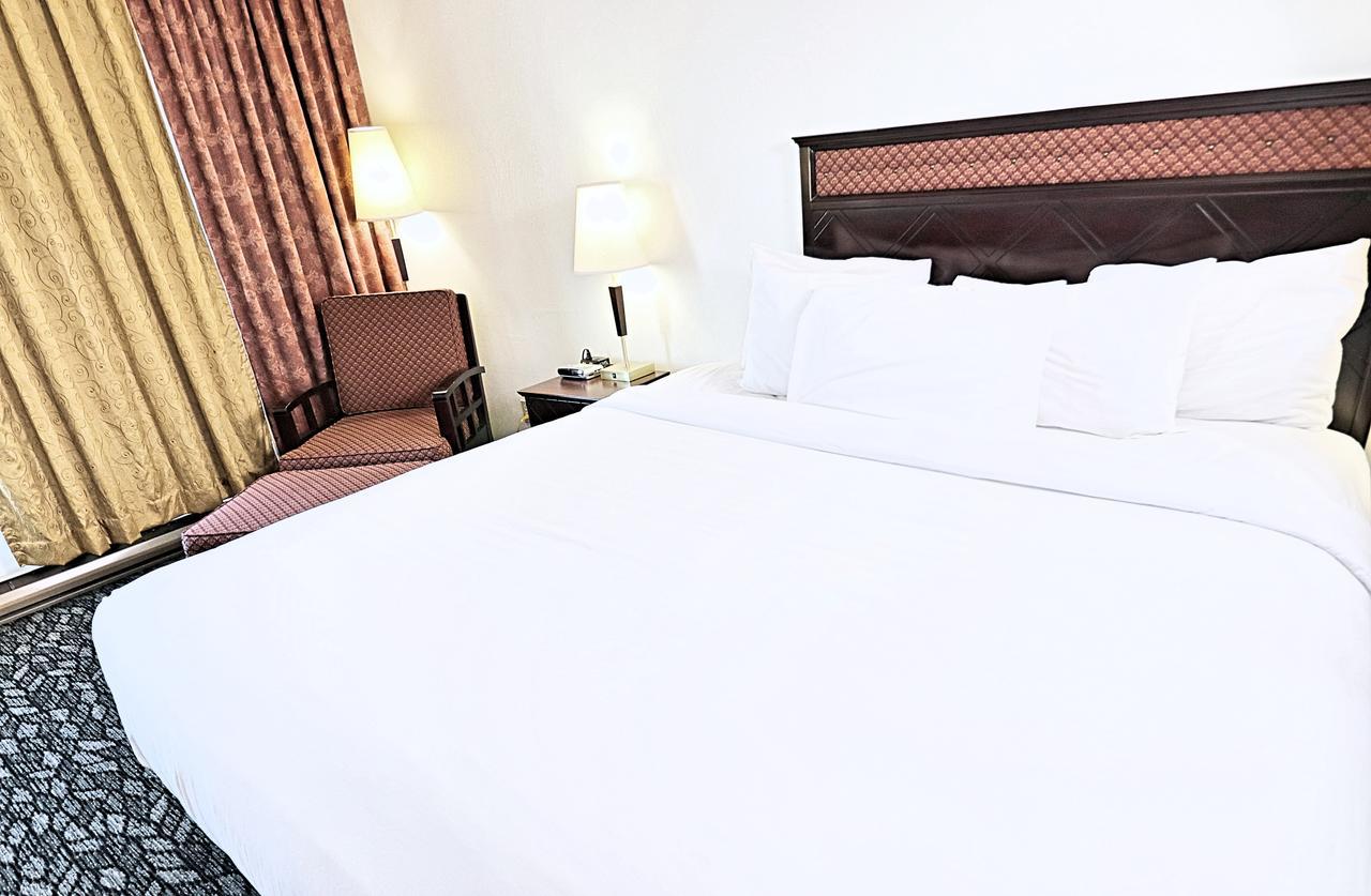 Lelux Hotel Montreal Exterior photo